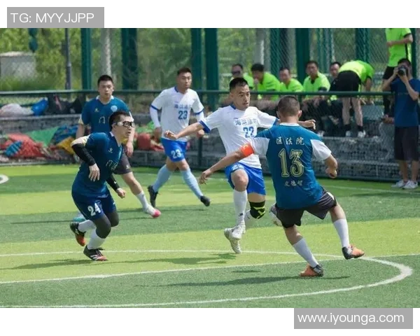 骄阳足球点燃激情青春展现团队精神与拼搏力量的完美结合